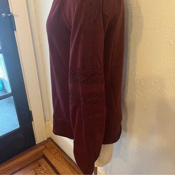 NWT Knox Rose Antique Berry Red Lace Detail Sweatshirt Size Small - Picture 8 of 10